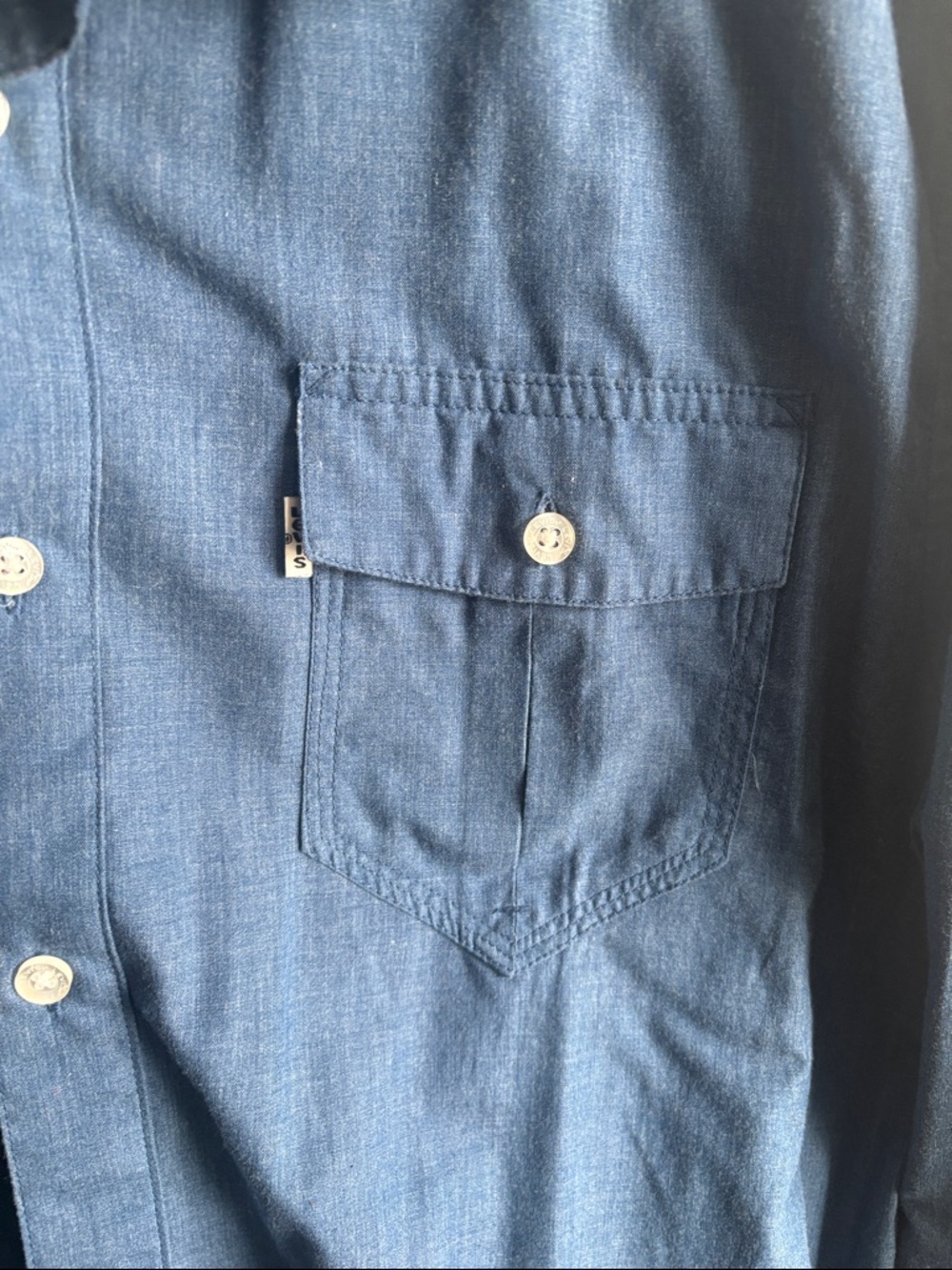 Levi’s size M cotton/ poly blend Casual button down - Picture 3 of 3
